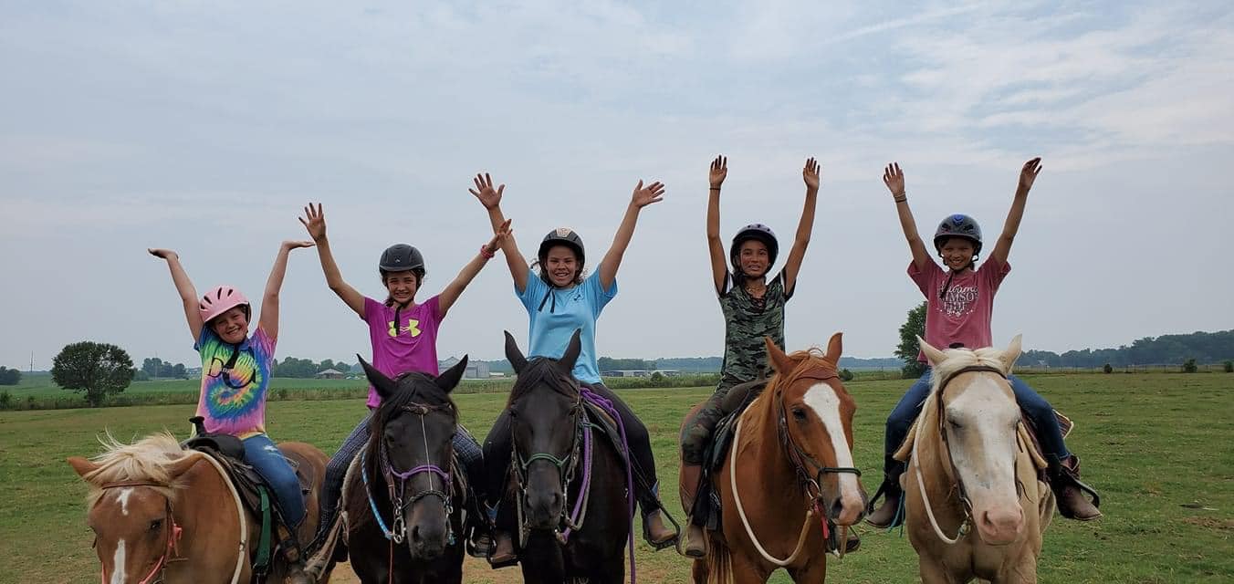 horse group of 5 girls